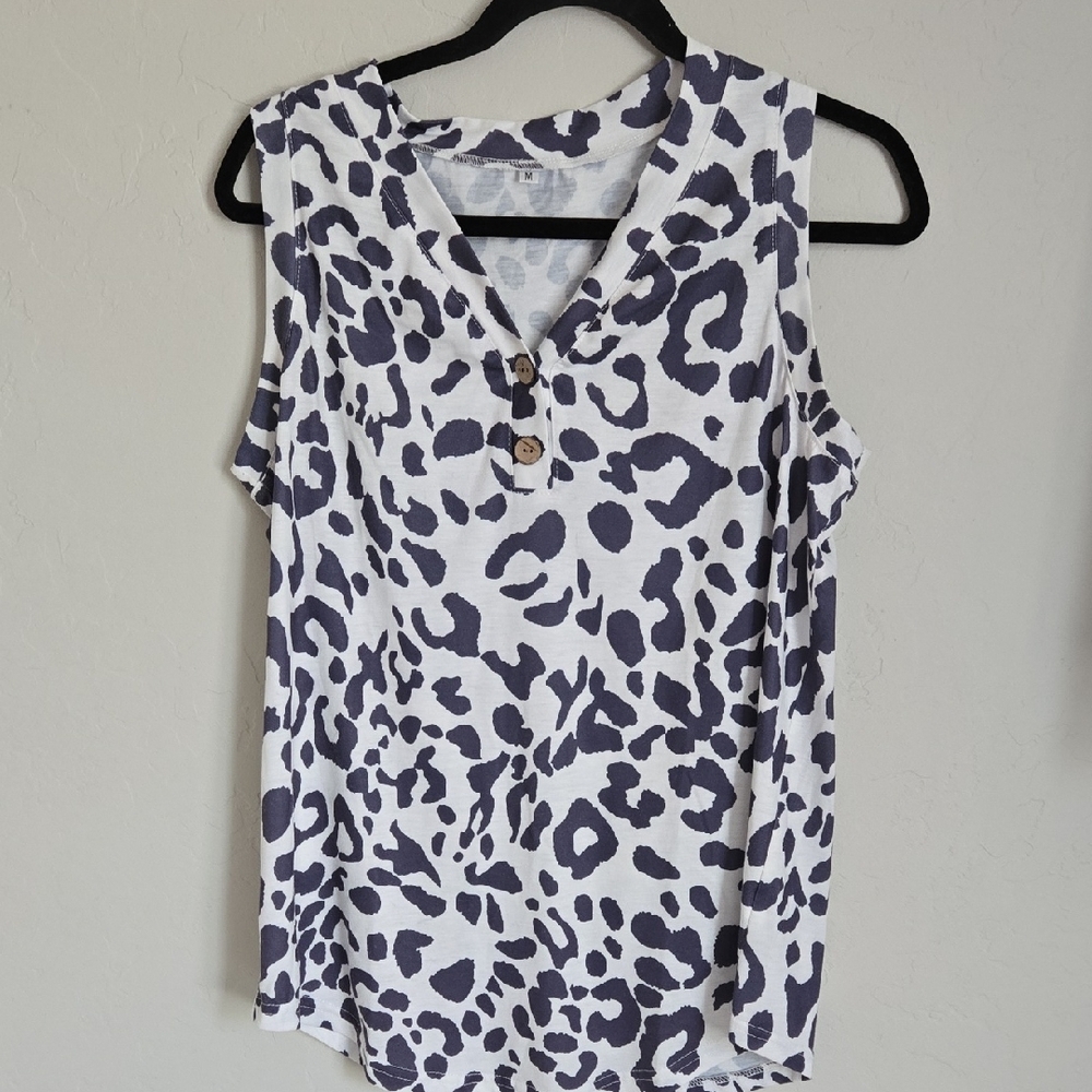 Source Unknown White and Black Tank Top